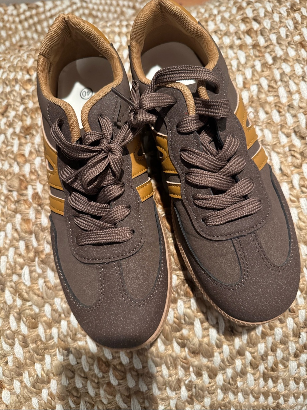 Walking Retro Sneakers Size 40 Brown Tan Faux Suede Gum Sole Trainers Lace-Up